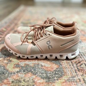 ON Running Women’s Cloud Sneakers Size 6.5 in Rose/Sand